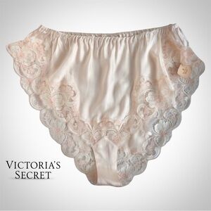 NOS 80/90s Vintage Victoria’s Secret 100% Silk & Lace appliqué hi-rise Panties